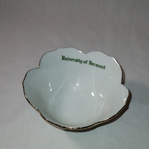 Vintage University of Vermont White and Gold Trimmed Cup Dish Bowl Flower Design - Picture 1 of 8